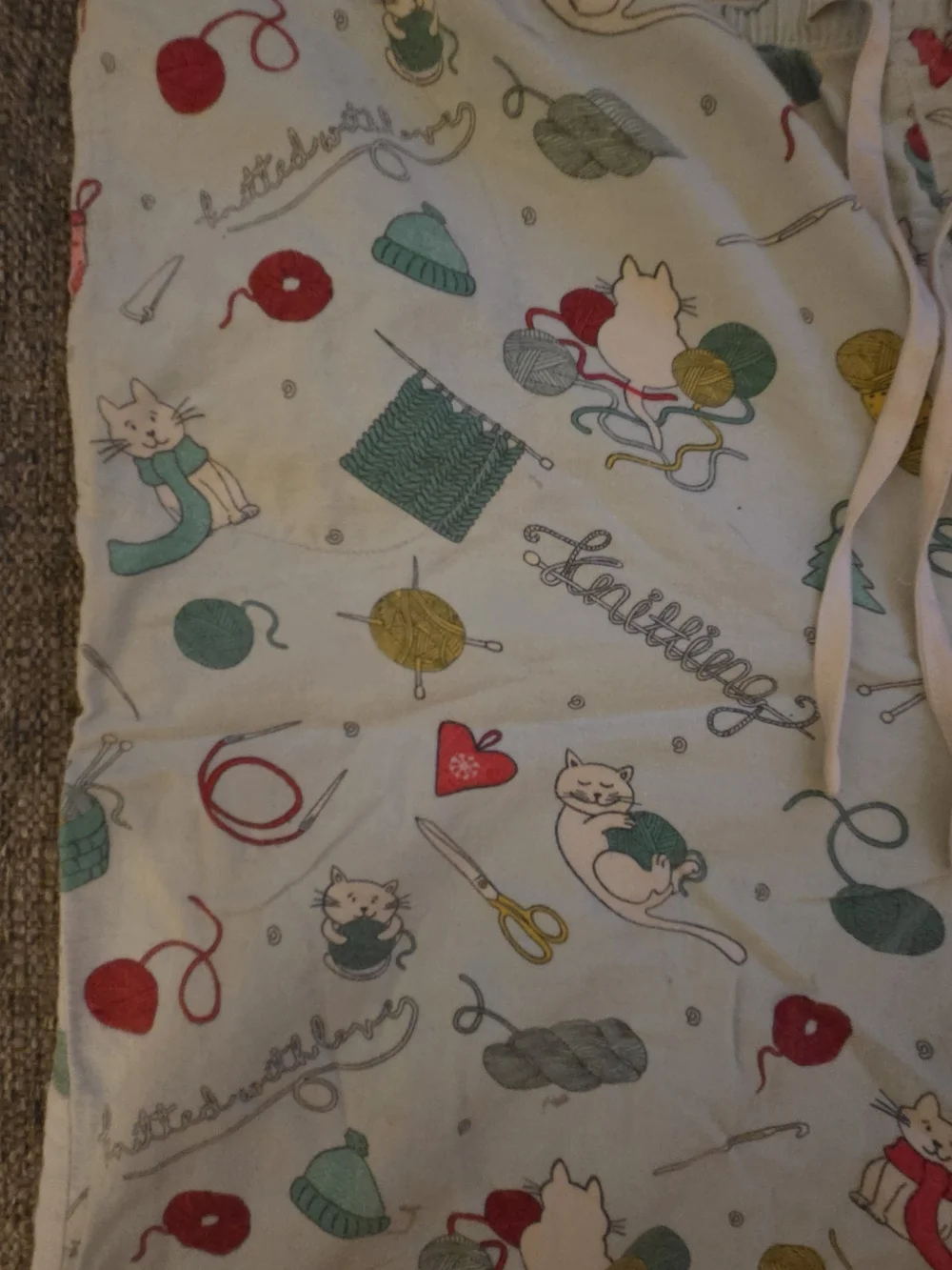 WomensPajamas – White Cat & Yarn Print